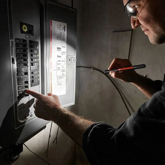 Milwaukee Tools Milwaukee Rechargeable 250L Penlight W/ Laser 250 Lumens 2010R 6 Milwaukee Tools Milwaukee Rechargeable 250L Penlight W/ Laser 250 Lumens 2010R - Image 4