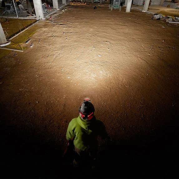 Milwaukee Tools Milwaukee REDLITHIUM USB BEACON Rechargeable 600 Lumen Hard Hat Light (3.0Ah) Kit 2116-21 7 Milwaukee Tools Milwaukee REDLITHIUM USB BEACON Rechargeable 600 Lumen Hard Hat Light (3.0Ah) Kit 2116-21 - Image 5