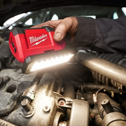 Milwaukee Tools Milwaukee M12 ROVER Pivot Service Flood Light LED 700 Lumens & USB Charging 2367-20 9 Milwaukee Tools Milwaukee M12 ROVER Pivot Service Flood Light LED 700 Lumens & USB Charging 2367-20 - Image 7