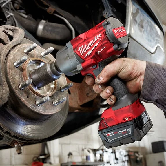 Milwaukee Tools Milwaukee M18 FUEL High Torque Impact Wrench With Grease Gun Kit 2767-22GR 7 Milwaukee Tools Milwaukee M18 FUEL High Torque Impact Wrench With Grease Gun Kit 2767-22GR - Image 5