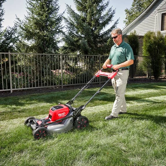 Milwaukee Tools Milwaukee M18 FUEL 21" Self-Propelled Dual Battery Mower Kit 2823-22HD 6 Milwaukee Tools Milwaukee M18 FUEL 21" Self-Propelled Dual Battery Mower Kit 2823-22HD - Image 4