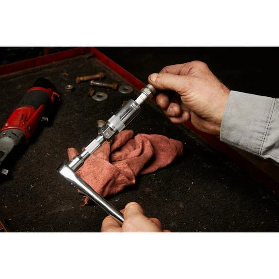 Milwaukee Tools Milwaukee 3/8" Drive 18MM Spark Plug Socket 48-22-9556 6 Milwaukee Tools Milwaukee 3/8" Drive 18MM Spark Plug Socket 48-22-9556 - Image 4